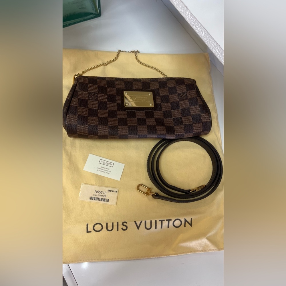Authentic Louis Vuitton Eva Damier Ebene clutch. Like New Condition!